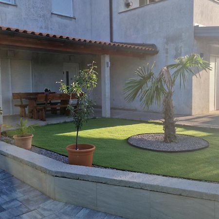 Apartments In Rijeka, Free Parking And Large Terrace, 15Min Drive From The Beach Exterior photo