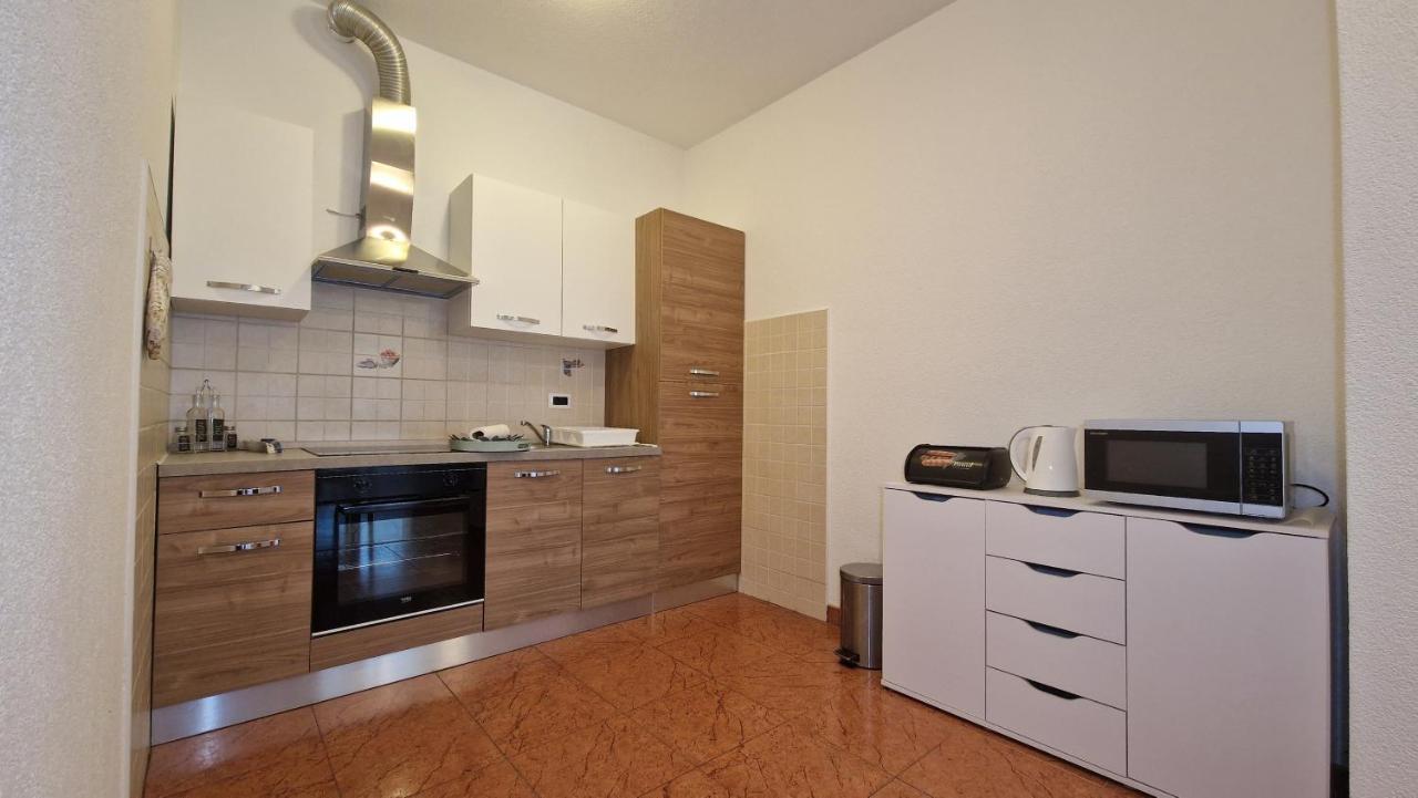 Apartments In Rijeka, Free Parking And Large Terrace, 15Min Drive From The Beach Exterior photo