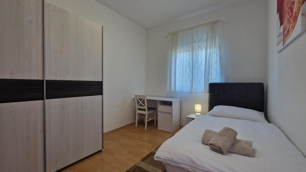 Apartments In Rijeka, Free Parking And Large Terrace, 15Min Drive From The Beach Exterior photo